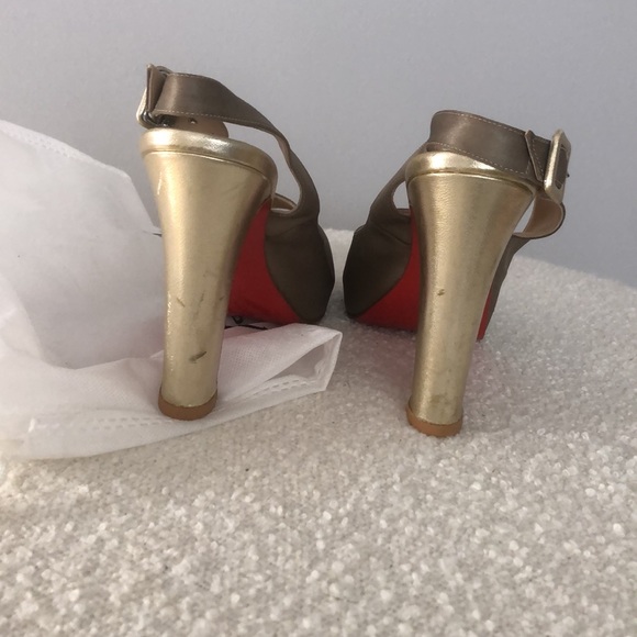 Classic Authentic Christian Louboutin - Picture 2 of 4